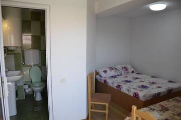 Фото номера Двухместный номер с 1 кроватью и террасой Гостевой дом Casa Sarofin г. Костинешти 6