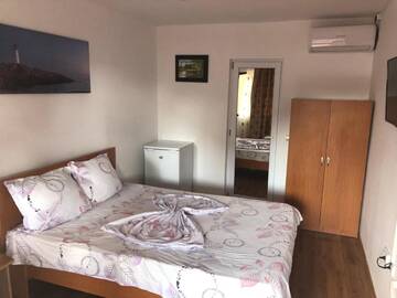 Фото номера Трехместный номер с ванной комнатой Гостевой дом Villa Raul г. Костинешти 5