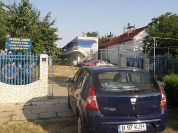 Фото номера Трехместный номер с ванной комнатой Гостевой дом Tourist Paradis Costinesti г. Костинешти 20