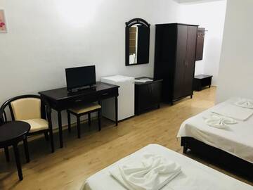 Фото номера Трехместный номер с ванной комнатой Курортные отели Perla Costinesti г. Костинешти 3
