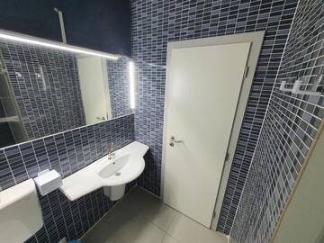 Фото номера Семейный номер с балконом Проживание в семье Premium Sea View *** г. Костинешти 8