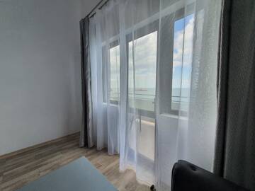 Фото номера Семейный номер с балконом Проживание в семье Premium Sea View *** г. Костинешти 4