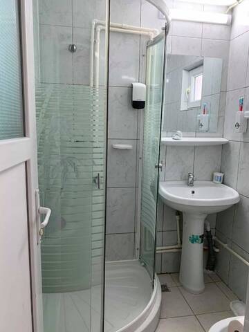 Фото номера Bed in 4-Bed Larger Mixed Dormitory Room - Private Bathroom Хостелы Cactus Costinesti Adults only (14+) г. Костинешти 8