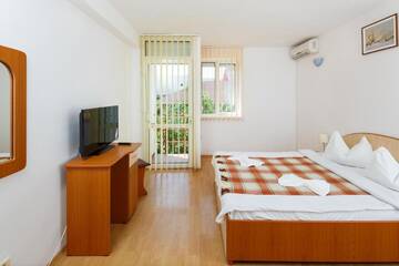 Фото номера Стандартный двухместный номер с 1 кроватью Гостевой дом Vila Casa Blanca г. Костинешти 6