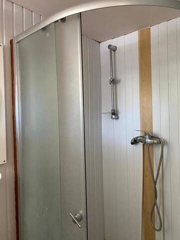 Фото номера Двухместный номер с 2 отдельными кроватями Проживание в семье Babilon Costinesti г. Костинешти 9